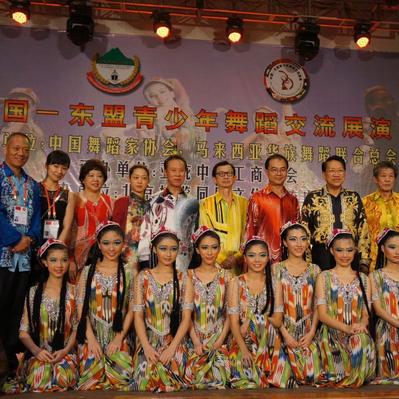 5.1.2_圖14D) 2013年馬來西亞沙巴中國-東盟青少年舞蹈交流展演 (主) 800 x 800